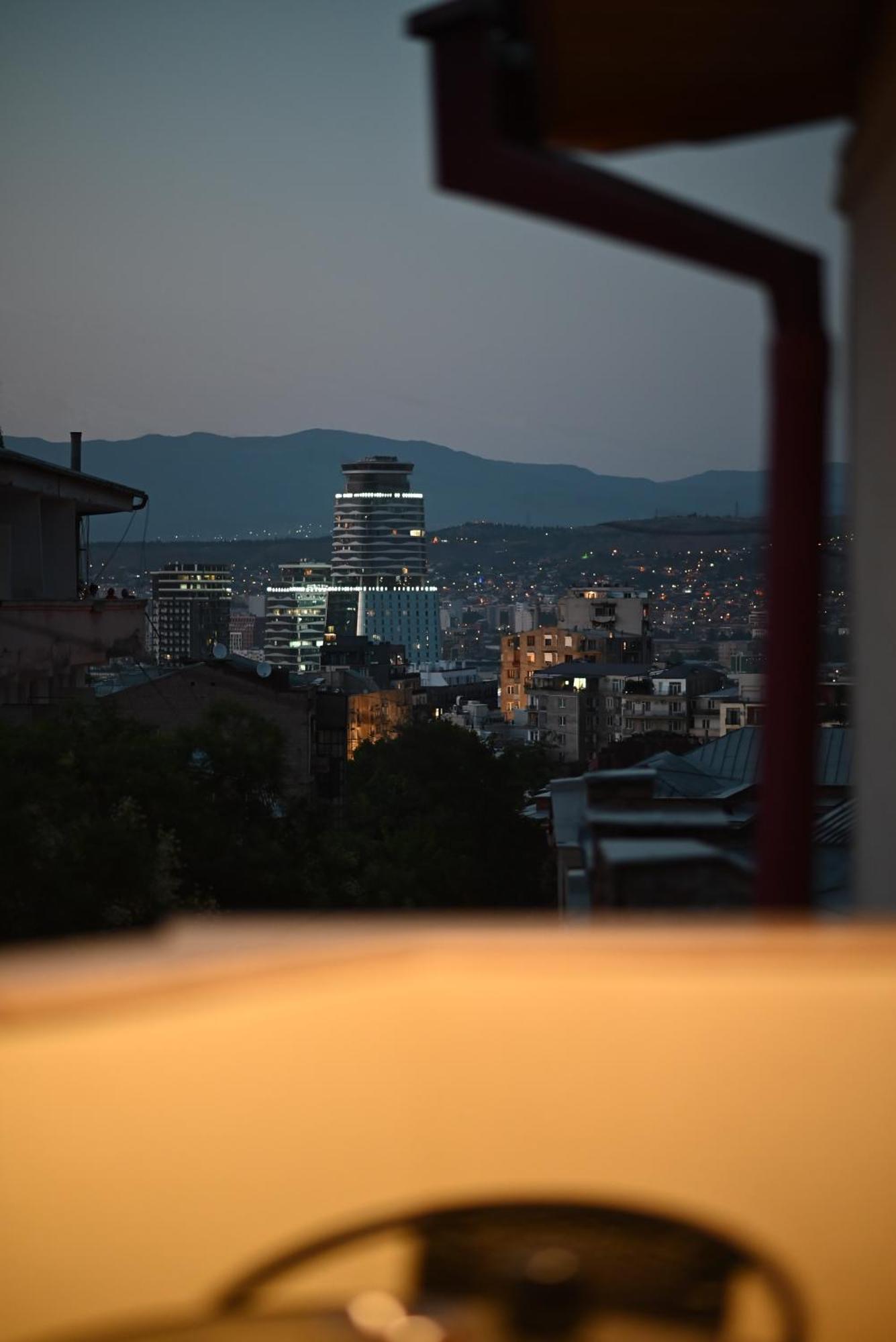 Hotel Well Inn Tbilisi Esterno foto