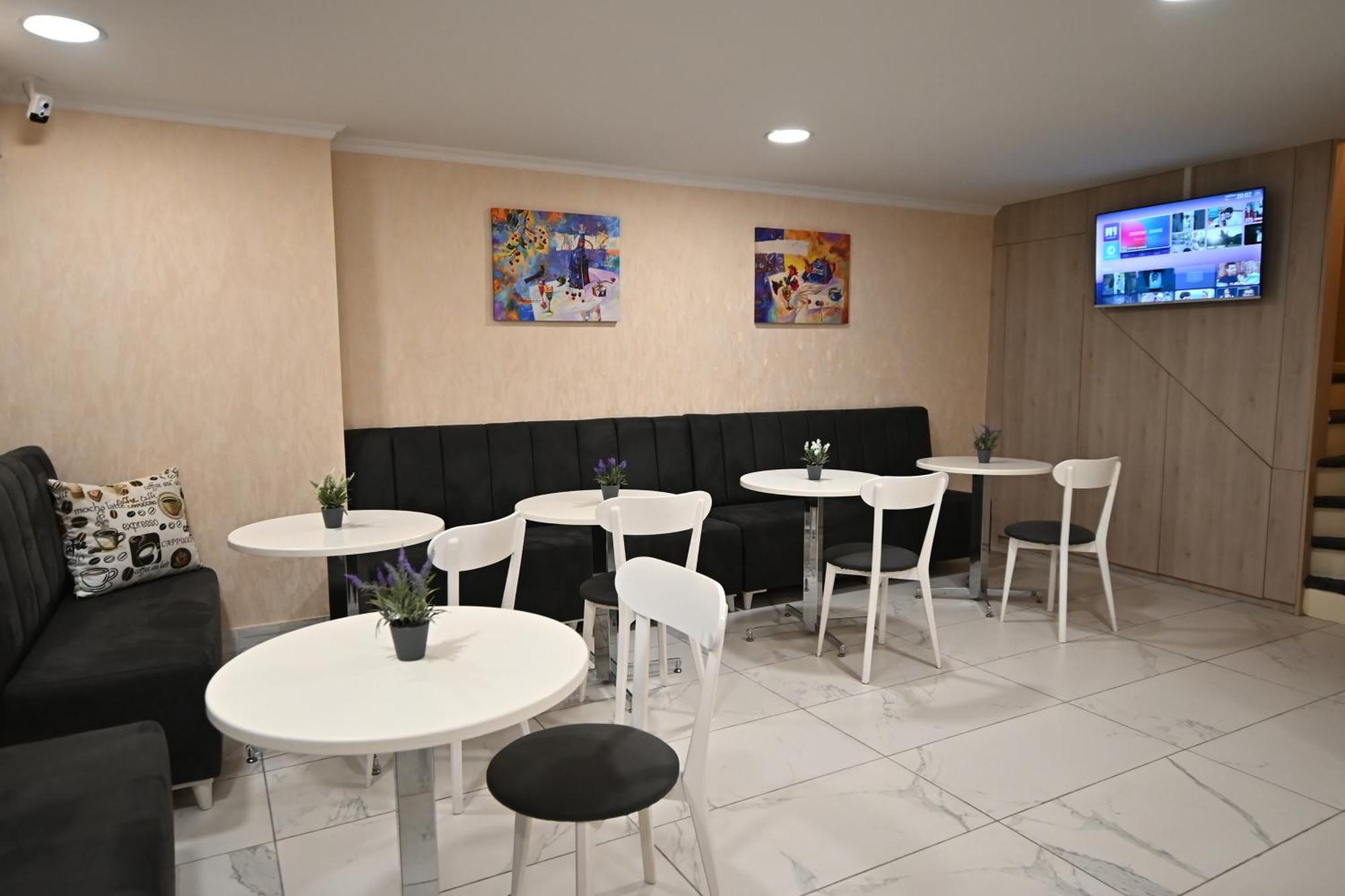 Hotel Well Inn Tbilisi Esterno foto