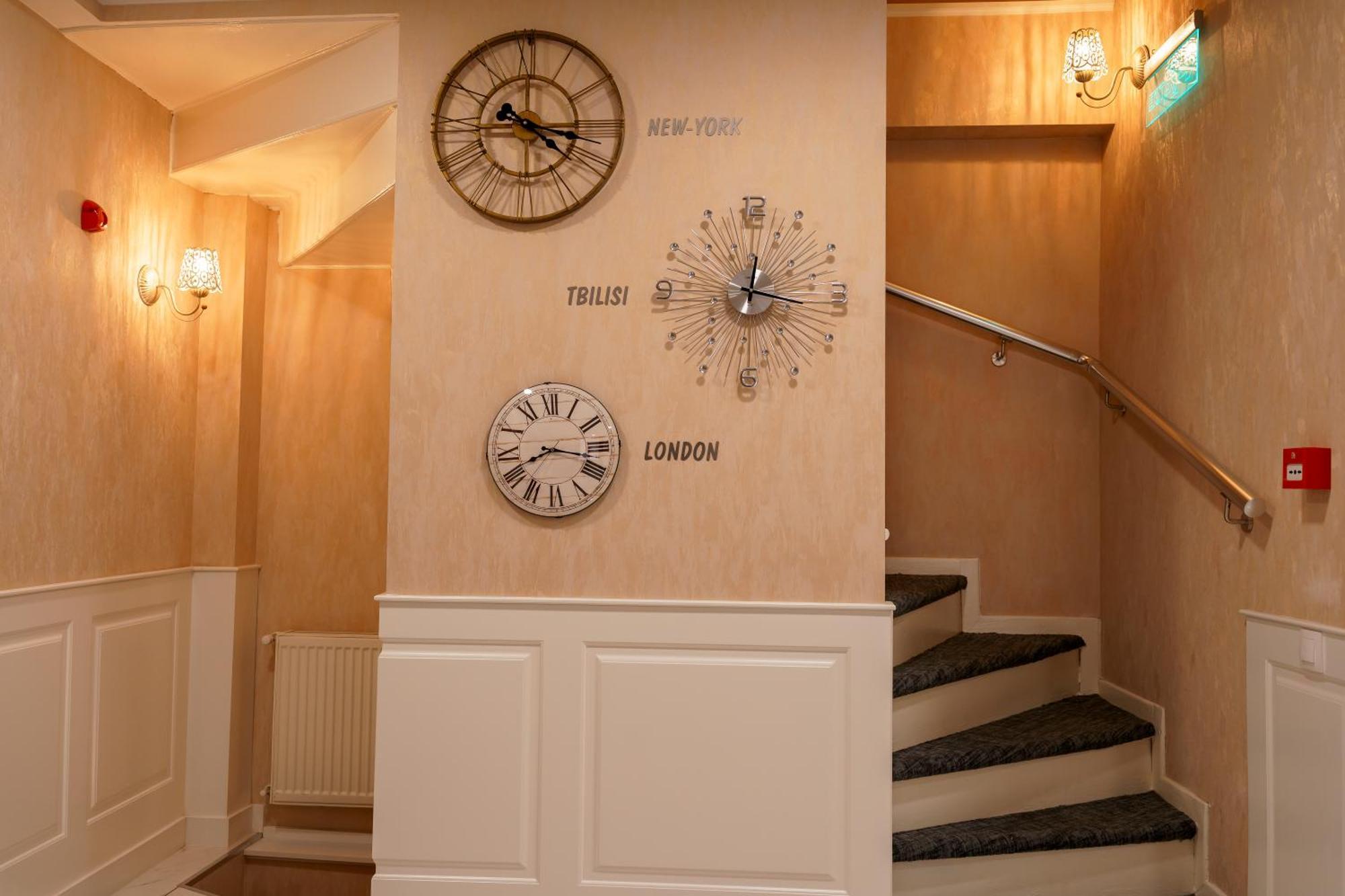 Hotel Well Inn Tbilisi Esterno foto
