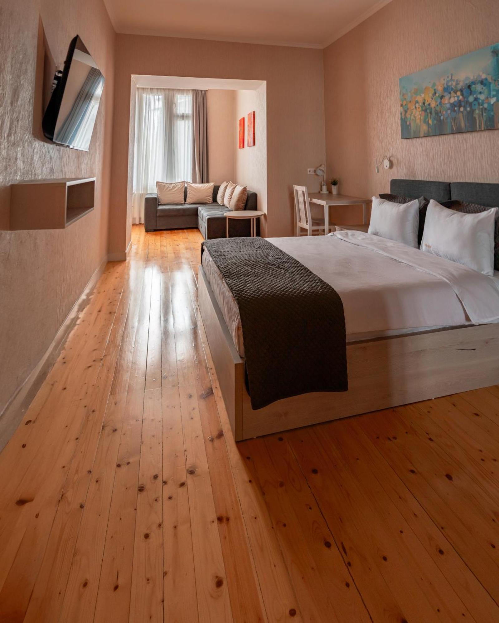 Hotel Well Inn Tbilisi Esterno foto