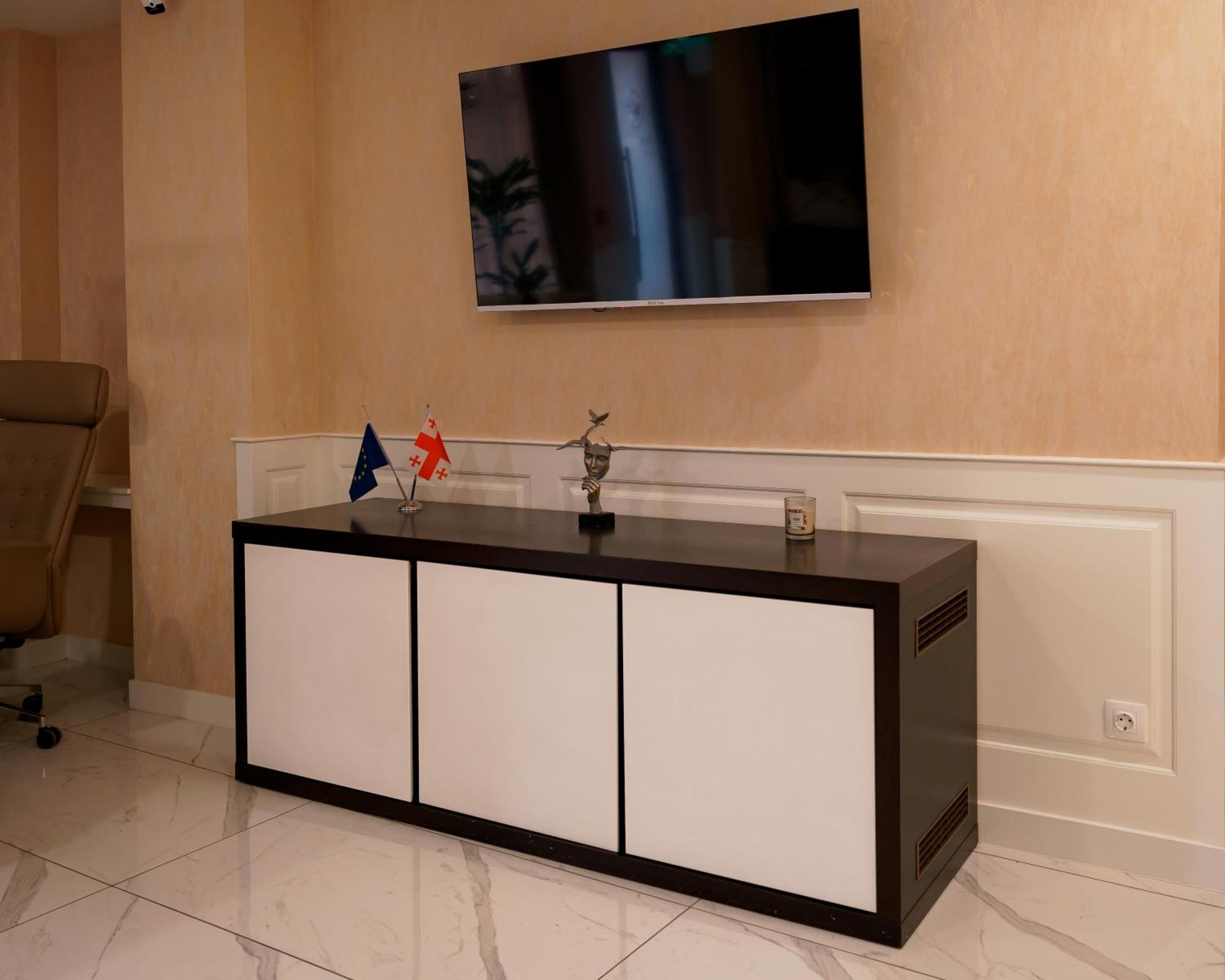 Hotel Well Inn Tbilisi Esterno foto
