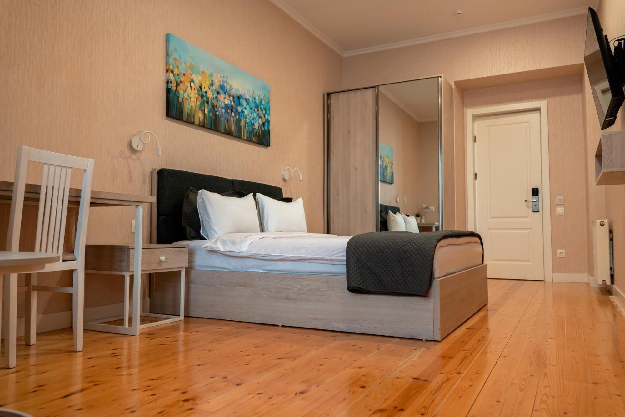 Hotel Well Inn Tbilisi Esterno foto