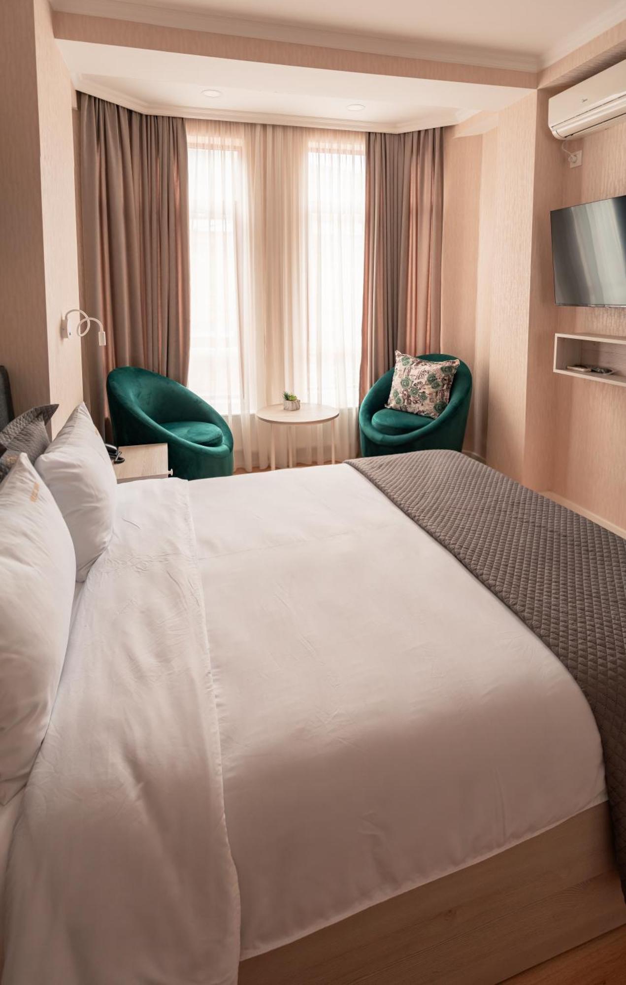 Hotel Well Inn Tbilisi Esterno foto