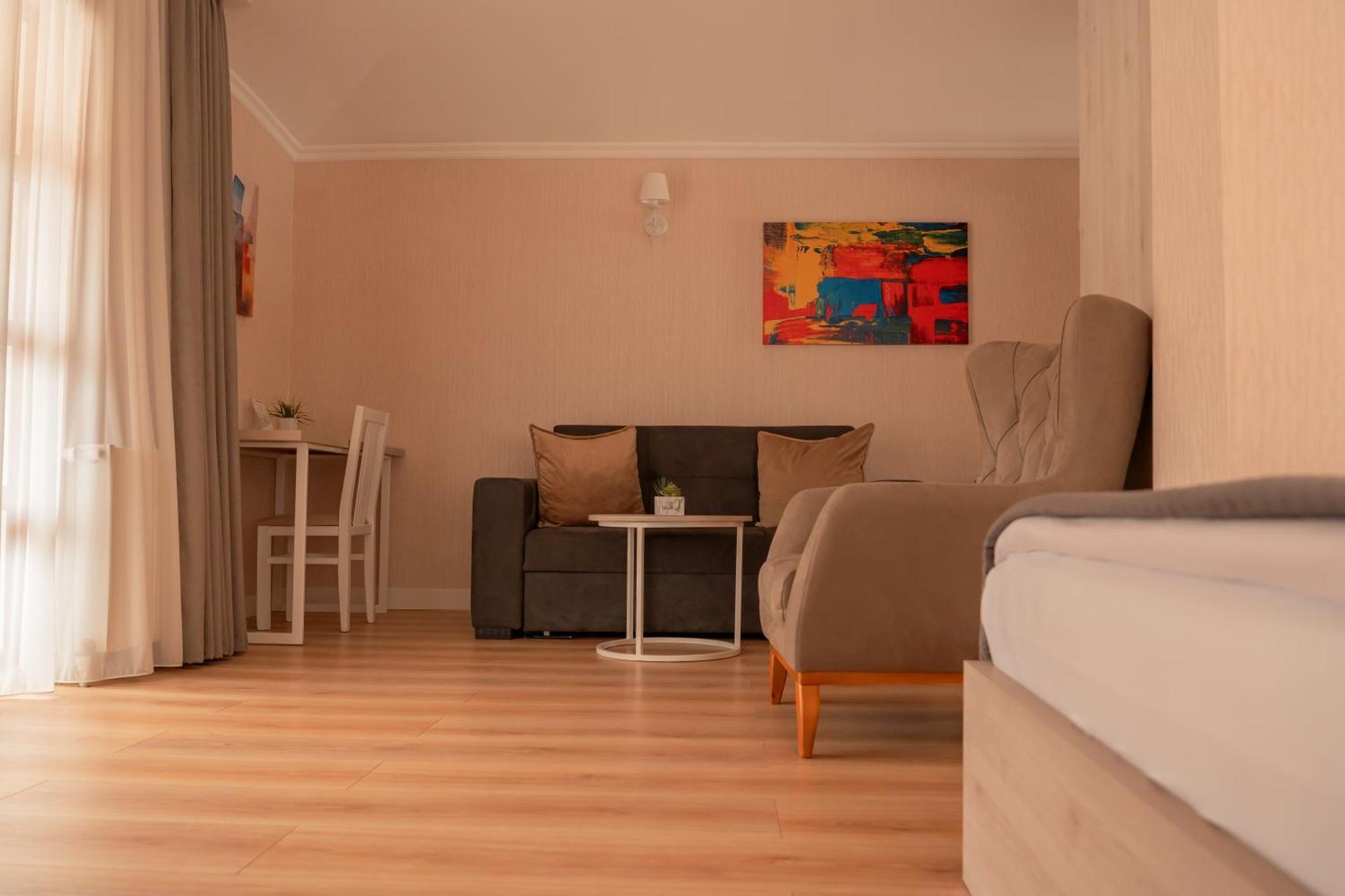 Hotel Well Inn Tbilisi Esterno foto