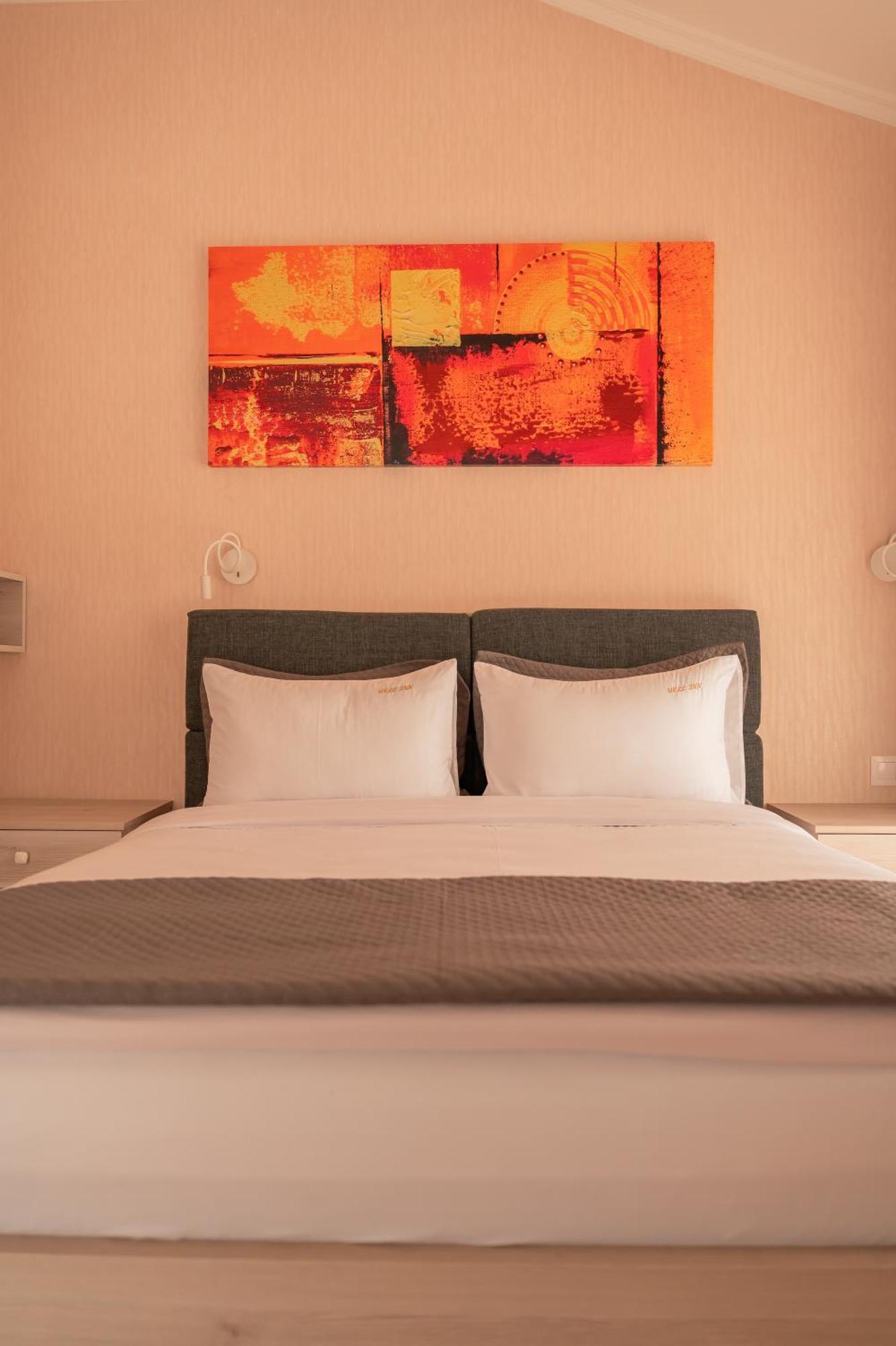 Hotel Well Inn Tbilisi Esterno foto