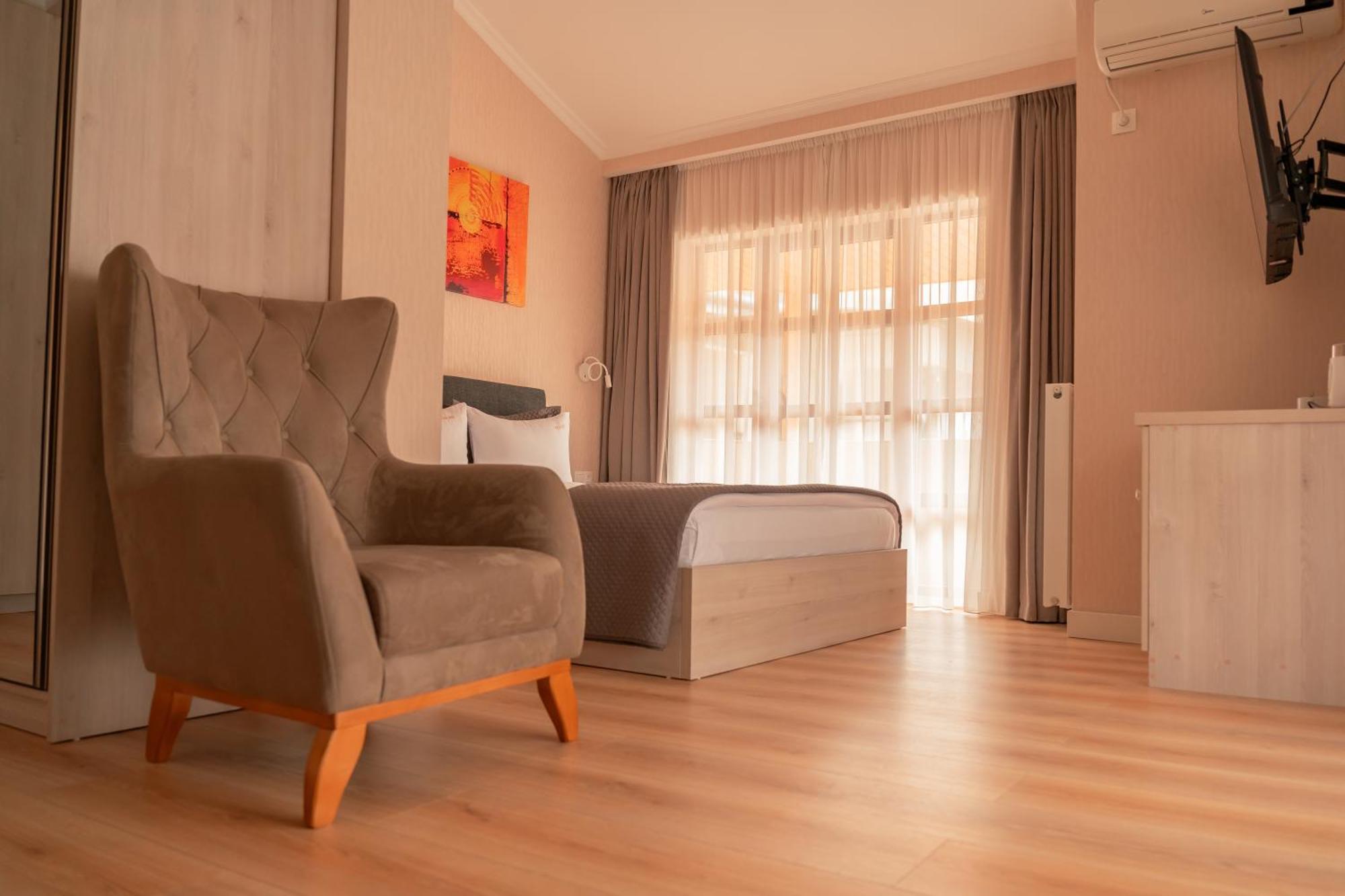 Hotel Well Inn Tbilisi Esterno foto