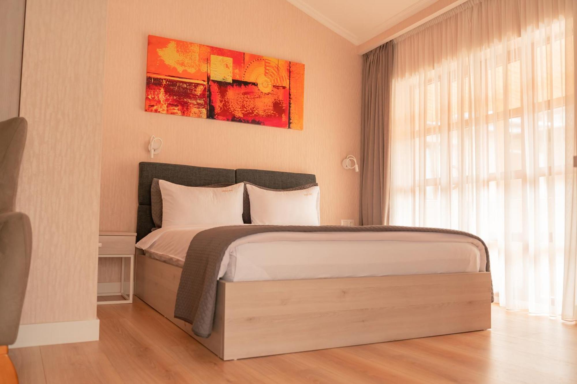 Hotel Well Inn Tbilisi Esterno foto