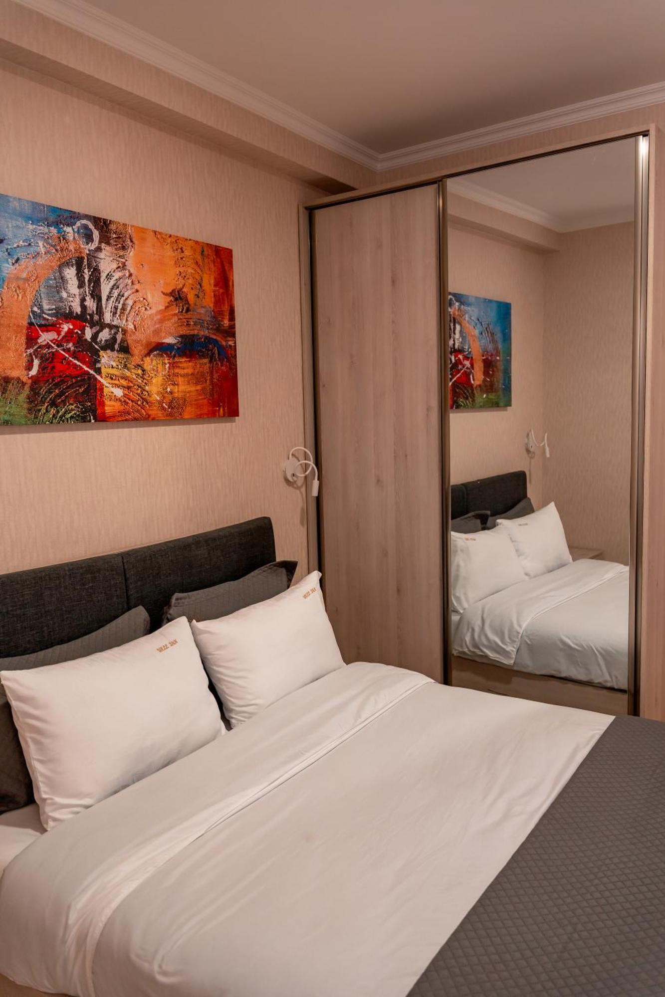 Hotel Well Inn Tbilisi Esterno foto