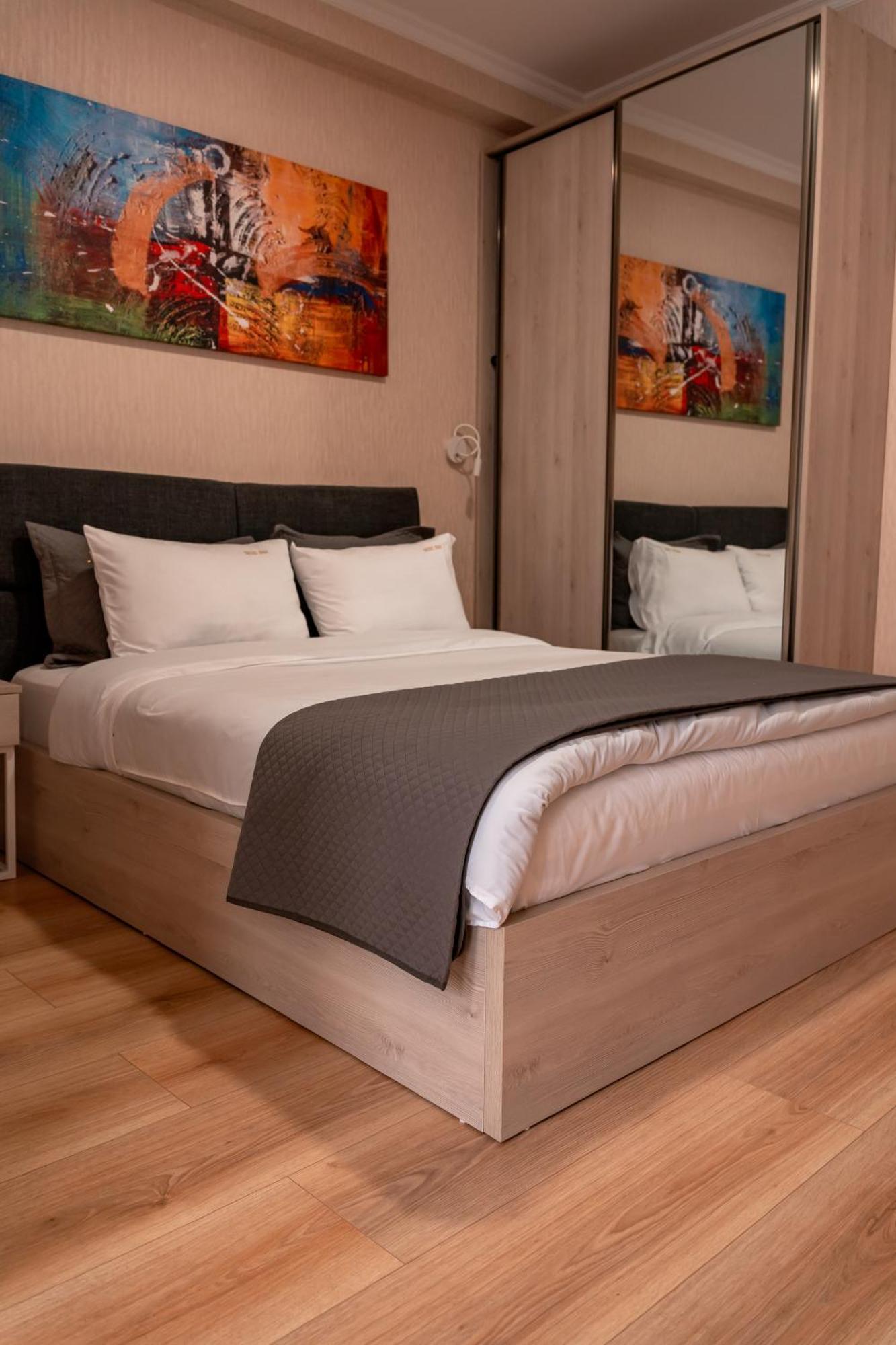 Hotel Well Inn Tbilisi Esterno foto