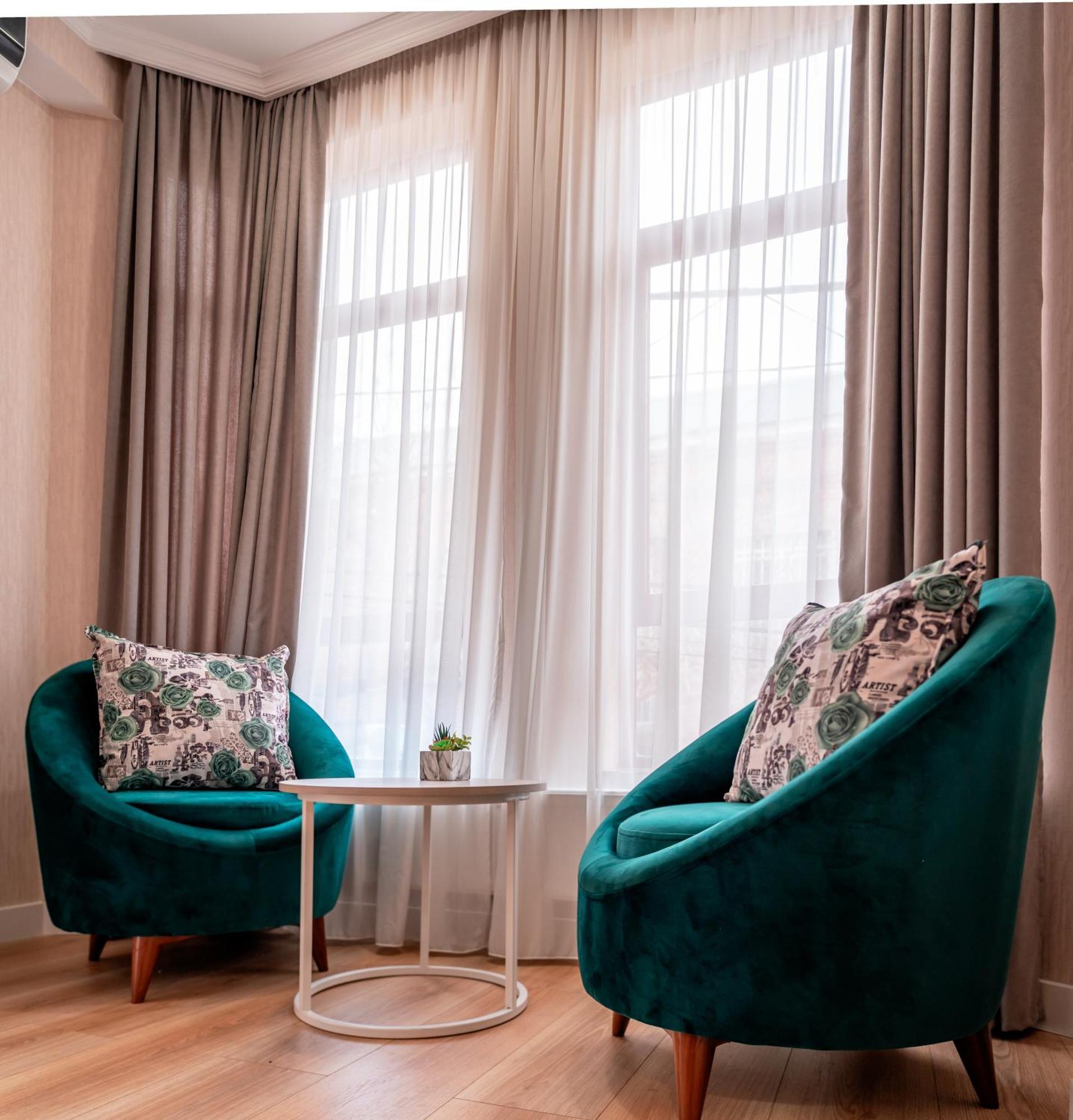 Hotel Well Inn Tbilisi Esterno foto