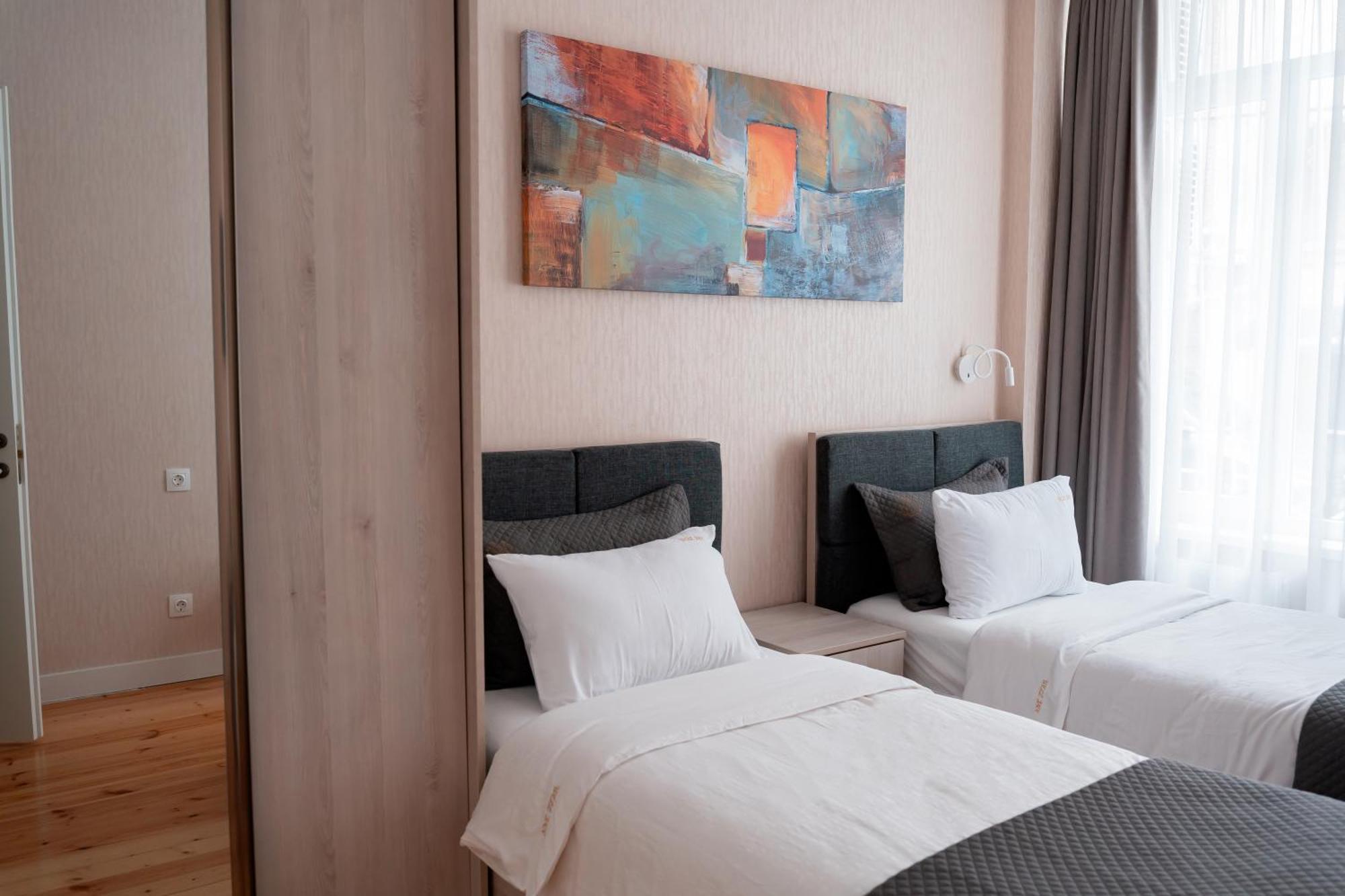 Hotel Well Inn Tbilisi Esterno foto