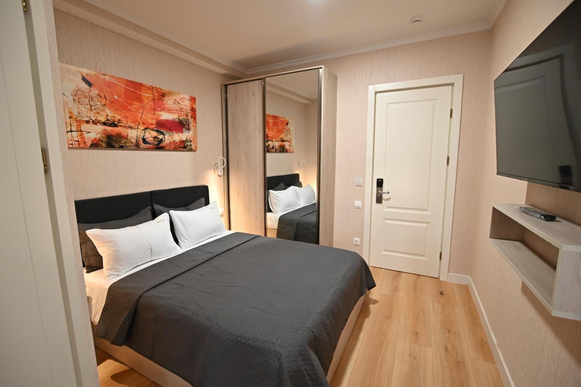 Hotel Well Inn Tbilisi Esterno foto